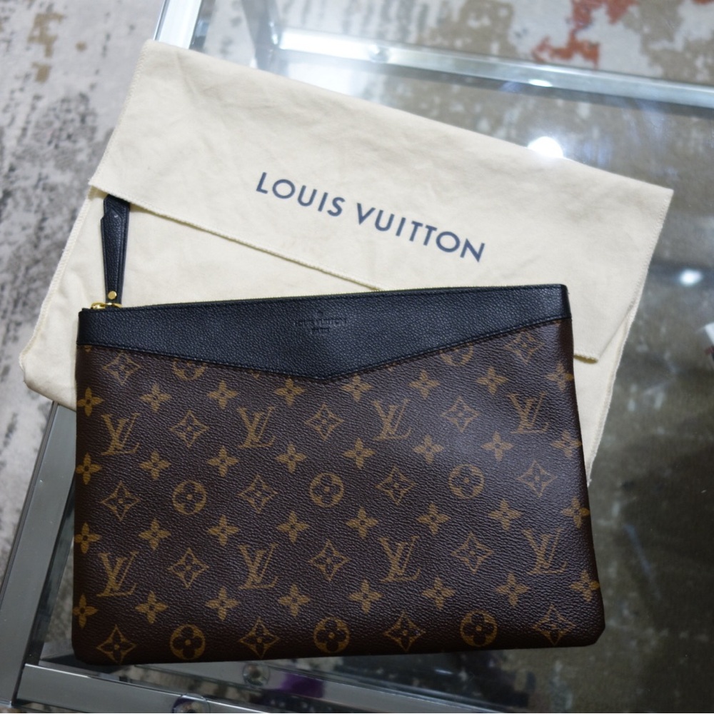 Louis Vuitton Daily Pouch